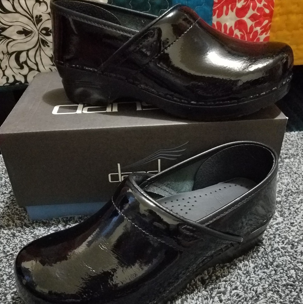 dansko  professional clog